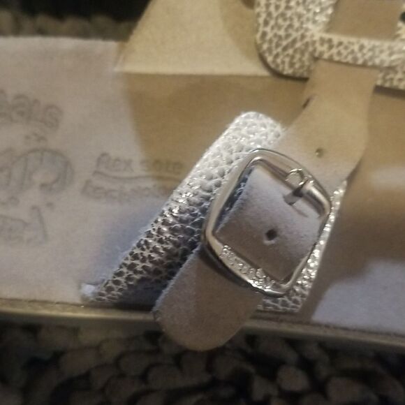 Women's  sandals white and silver well worn - Picture 5 of 10